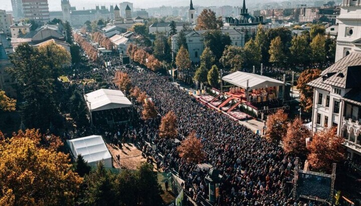Božská liturgie na počest svaté Paraskivy v rumunském městě Jasy. Zdroj: basilica