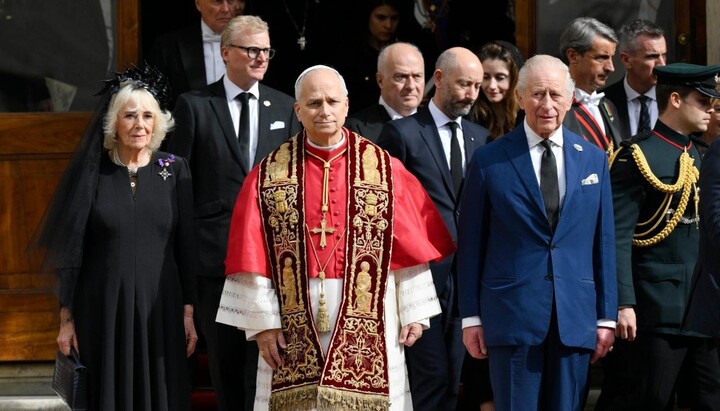 Charles III. a královna Camilla s papežem Lvem XIV. (@Vatican Media)