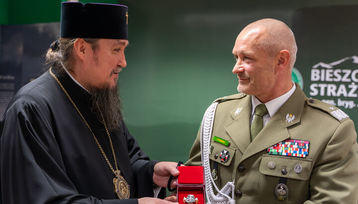 Arcibiskup Jerzy a gen. Zybiński. Zdroj: powp.wp.mil.pl