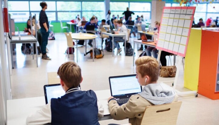 Foto: Facebook / Ministerie van Onderwijs, Cultuur en Wetenschap