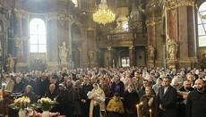 Vladyka Michal udělil vyznamenání při liturgii v chrámu sv. Kateřiny