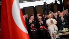 Papež Lev XIV. zahájil svou cestu v Turecku výzvou k dialogu a míru