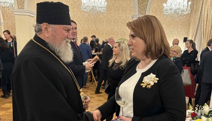 Arcibiskup Michal a velvyslankyně Antoaneta Barta. Zdroj: FB PPE