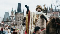 Centrem Prahy projde průvod tří králů na velbloudech