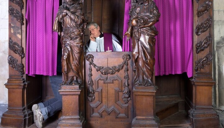 V USA zavedou trestní odpovědnost za odmítnutí vyzradit zpovědní tajemství