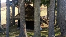 Nejmenší chrám v Srbsku skrývá staré legendy i tichou sílu pokory