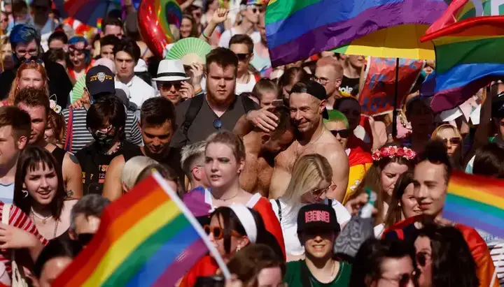 Polsko vyloučilo pojmy „muž“ a „žena“ z oddacích dokumentů