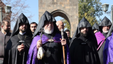 Arménská církev přesouvá synod do Rakouska kvůli sporům s vládou