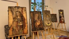 Ukrajina vystavila v českém Senátu ikony napsané na bednách od nábojů