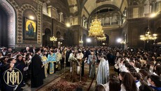 Arcibiskup Ieronymos sloužil Akathist v Soluni spolu s tisícovkou studentů