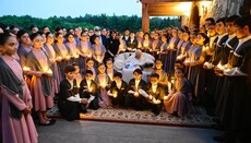 Kmotřenci gruzínského patriarchy uspořádají v Tbilisi smuteční průvod