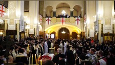 Shrnutí: Gruzie se naposledy rozloučila se svým „otcem