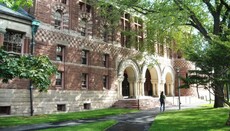 Spor o ochranu studentů: vláda USA žaluje Harvardovu univerzitu