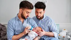 Duchovenstvo Řecka vystoupilo proti adopci dětí stejnopohlavními „páry“