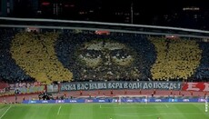 UEFA pokutuje srbský klub za choreografii se svatým Simeonem a transparenty