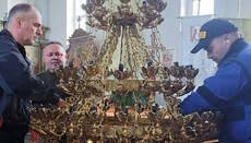 Vzácny dar z Grécka: Chrám v Kašove zdobí nový luster