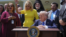 Trump čelí žalobě: náboženské skupiny mluví o diskriminaci