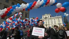 Pochod pro život prošel Prahou, doprovázely ho protesty 