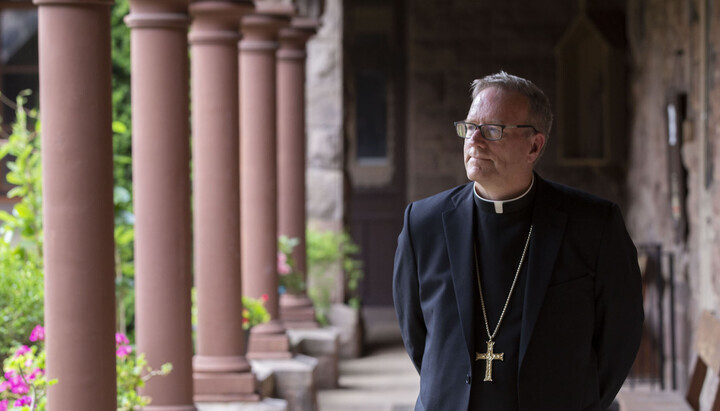 Americký katolický biskup vyzval Trumpa k omluvě papeži