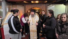 Řecký metropolita přinesl radost Vzkříšení do nemocnice