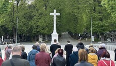 Košickí veriaci sa modlili na najväčšom slovenskom cintoríne