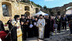 Patriarcha Jan X. navštívil chrám poškozený zemětřesením