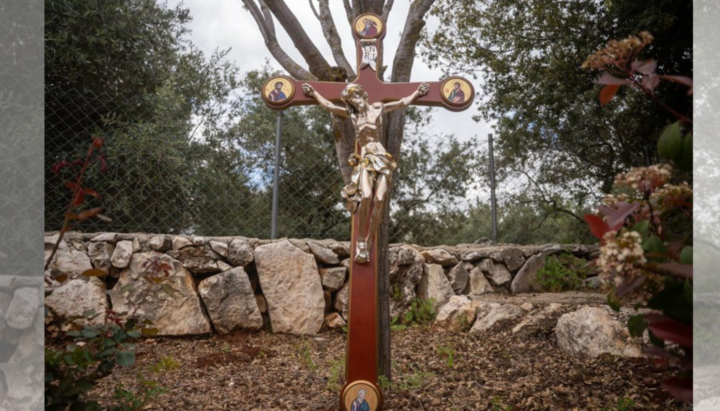 Po znesvěcení sochy Krista v Libanonu Izrael nainstaloval nový kříž