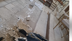 Vandalové v chrámu Notre-Dame v Surgères zničili sochy a varhany