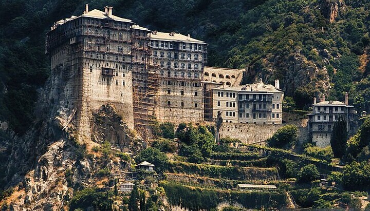 Na Athosu zaznamenávají prudký nárůst počtu poutníků, uvedl správce Athosu