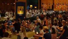 Tisíce mladých hledají víru ve Francii. Fenomén Taizé překvapuje Evropu