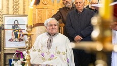 Stoletý kněz v Rumunsku oceněn za celoživotní službu