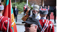 Patriarcha Daniel sloužil na svátek sv. Jiří a požehnal vojenské prapory