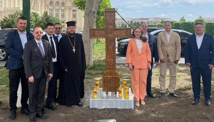 V Rumunsku vztyčili pamětní kříž na místě chrámu zbořeného komunisty