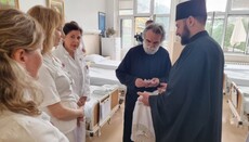 Stuhy Přesvatého pásu rozdány pacientům onkologického institutu v Bělehradě
