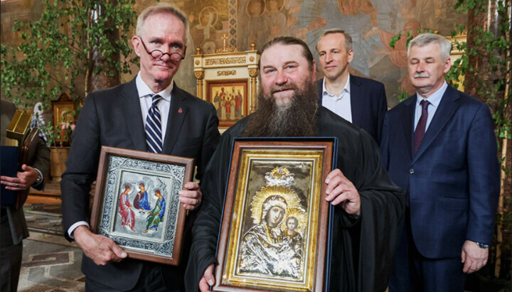 Trump poslal do ruského monastýru ikonu z Aljašky
