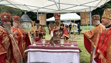 Na místě zaniklé lemkovské vesnice se sloužila slavnostní liturgie