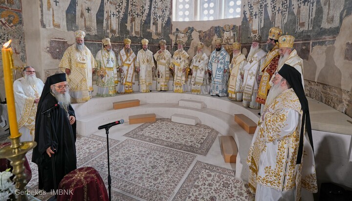 Hierarchové osmi autokefálních církví sloužili společnou liturgii v Řecku