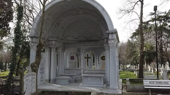 V Istanbulu neznámí pachatelé znesvětili arménský církevní hřbitov