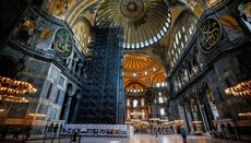Ruští občané byli zadrženi po čtení Bible v chrámu Hagia Sofia