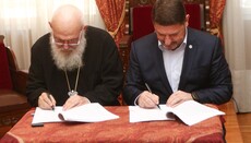 Arcibiskup Jeroným podepsal smlouvu o spolupráci při prevenci domácího násilí