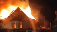 Blesk ve Francii zapálil bývalý kostel, jeden člověk zemřel