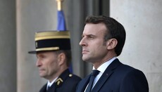 Macron čelí kritice za návrh obnovit křesťanské školy v Sýrii
