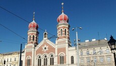 Nová databáze mapuje více než 600 památníků holokaustu v Česku