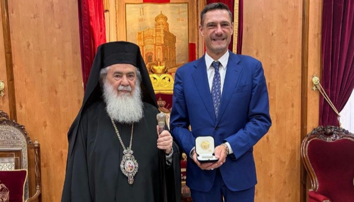 Jeruzalemský patriarcha vyznamenal velvyslance EU v Izraeli