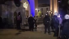 Albánská církev reagovala na zásah policie na nádvoří katedrály v Tiraně