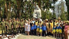 В УПЦ молились за солдатских вдов возле единственного в Украине памятника Матери-вдове