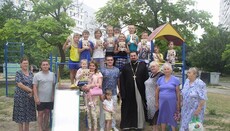 В Запорожской епархии УПЦ освятили детскую площадку