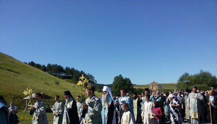 Подвиг Крестного хода взяли на себя еще 2 тысячи верующих