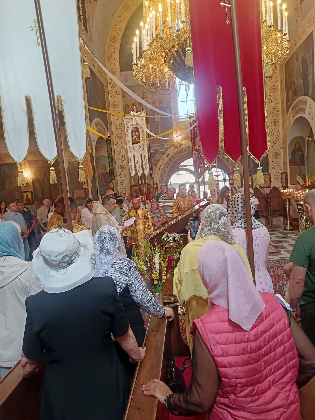 Vladyka Izaiáš celebruje liturgii. Zdroj: web OBPE