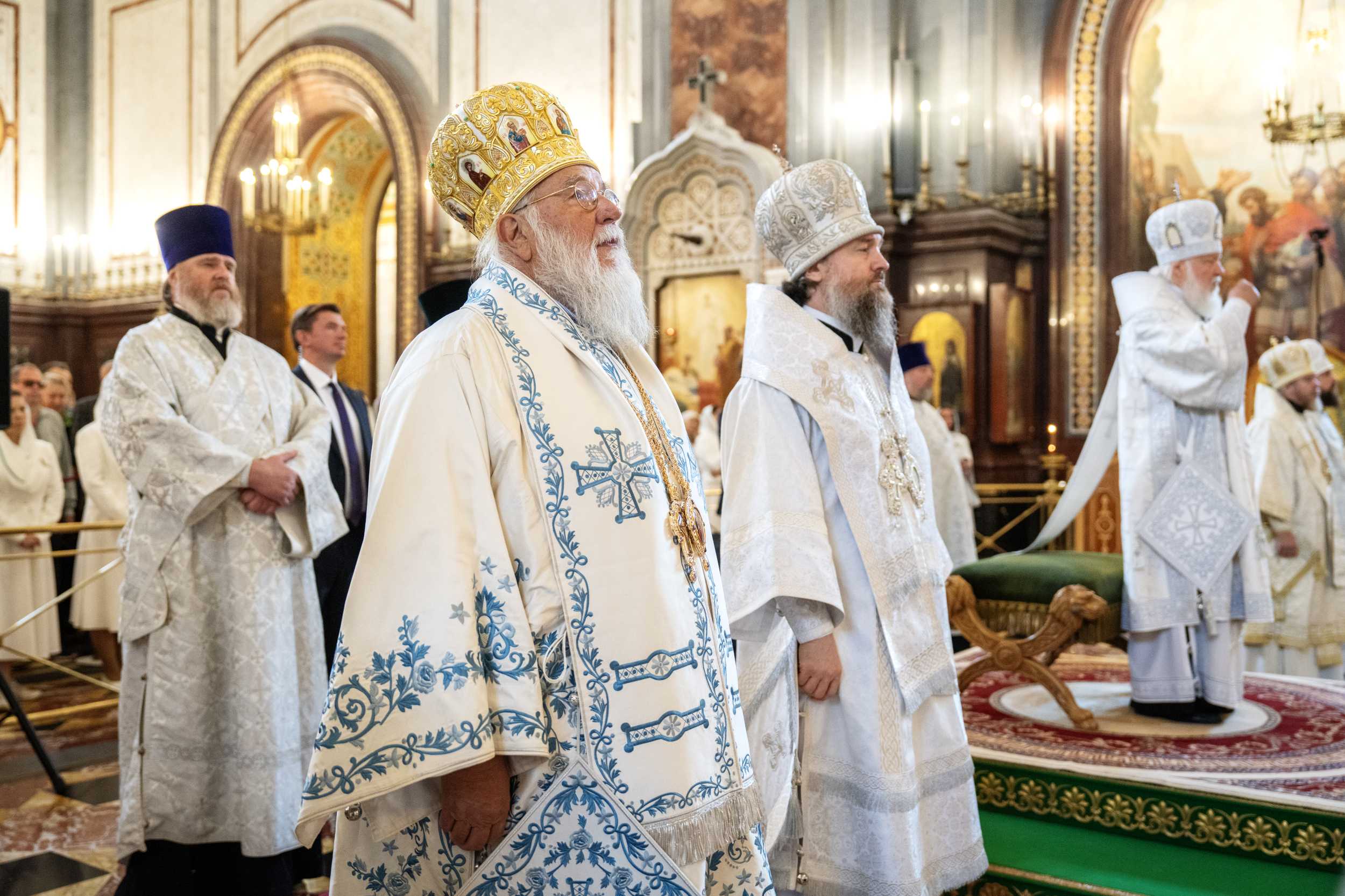 Řecký metropolita Nektarios sloužil s patriarchou Kirillem liturgii фото 2